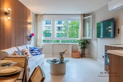 Image de De Montescal - Hot tub & A/C Apartment