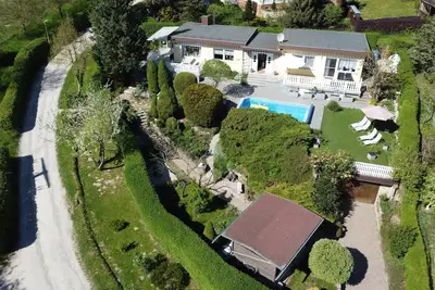 Image de Bungalow in a quiet location with pool and large garden