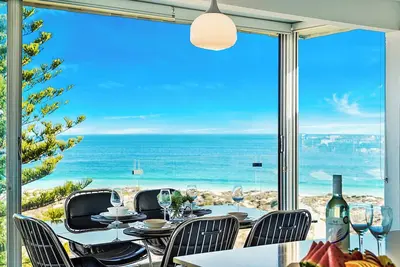 Image de Breathtaking Oceanview Penthouse With Beach Access!