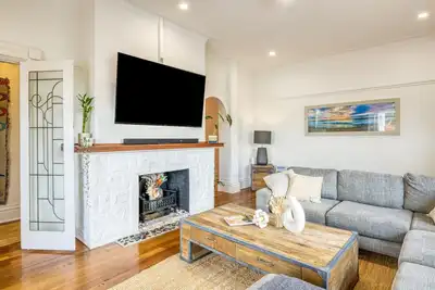 Image de Character-Filled Home Near Scarborough Beach!