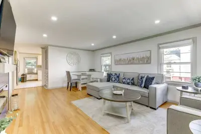 Image de Owl's Nest - Cozy Westfield Home w\/ Fire Pit