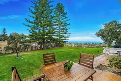 Image de Sun, Sand and Smiles: Your Perfect Beach Getaway