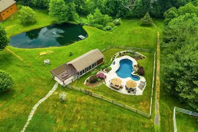 Image de Charming Countryside Retreat w\/ Pool & Theater