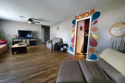 Image de Eclectic 3br Home walking distance to the river