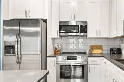 Image de 3 Bedroom Suite! Pool, Game-Room, Free Parking, Gym