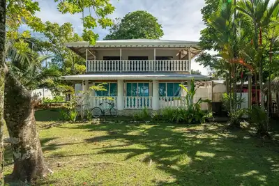 Image de Beachfront House | Walk Everywhere | Pool Access