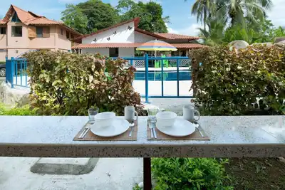 Image de Poolside | 2br Home | Walk to Beach & Dining