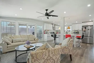 Image de Family And Friends Home Near Disneyland & Hotspots\n\n