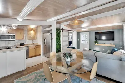 Image de St Pete By the Beach Pool Home + Hot tub