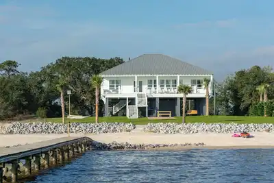 Image de “Beach’d Pearl” Beach house with Private Beach and Pier in Ocean Springs