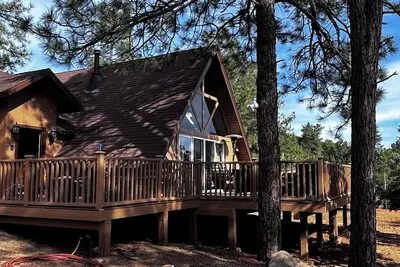 Image de Beautiful cabin, great views, 3 bedrooms + large loft, in Pine, sleeps 10 to 12.