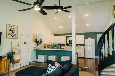 Image de Retro Home in the Heart of Rexburg with Game Room & King Suite close to Byui