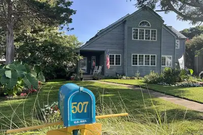 Image de Pet Friendly and Steps to the Bay
