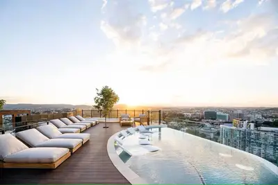 Image de Entire 2br Apt Fortitude Valley w/ Infinity Pool