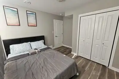 Image de A Fully furnished basement suite with separate entrance.