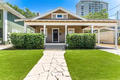 Image de Spacious 4-bedroom bungalow one block from Bayshore Tampa with Ac, WiFi