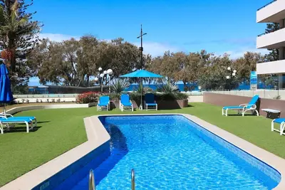 Image de Beachfront Bliss in Surfers Paradise! 🏖️
