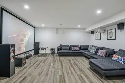 Image de Dulles Luxury: Movie Theater, Grill, Gazebo!