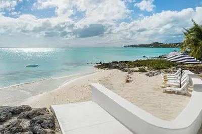 Image de Newly Renovated 2br-3br Ocean Front Luxury villa