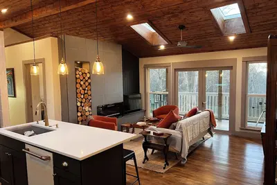 Image de Retreat nestled in the Blue Ridge Mountains. Amazing views, Stylish & Peaceful!