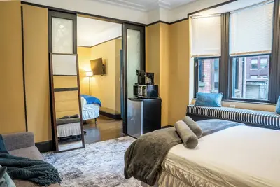 Image de Cozy Two-Bedroom at The Historic Mansfield Residence