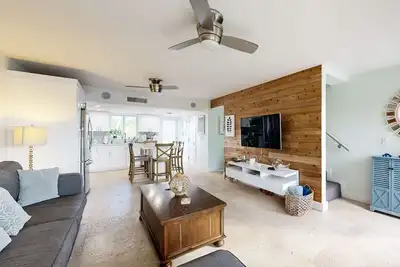 Image de Beach townhouse with shared pool, tennis & marina - Ac, WiFi & snowbird-friendly