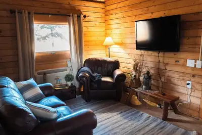 Image de lakeside 3: Charming 2-bedroom cabin with Ac and WiFi in peaceful Solgohachia
