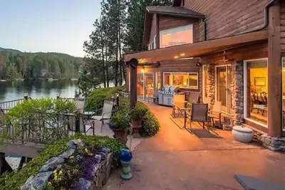 Image de River's Edge Lodge | A True Waterfront Paradise
