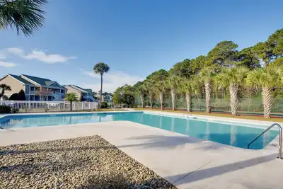 Image de Pond Views & Community Perks: Sunset Beach Condo!