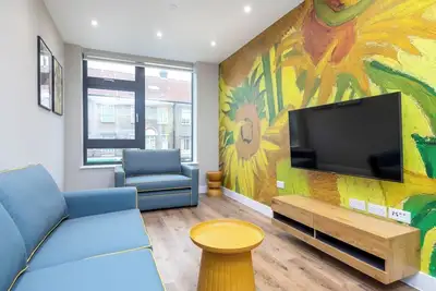 Image de Palm Tree House | Van Gogh
