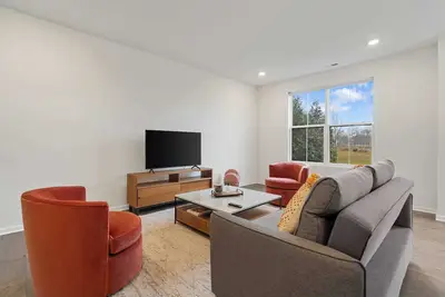 Image de Stylish Townhome with Garage on Talbot -- Perfect for Long Stays! #42324