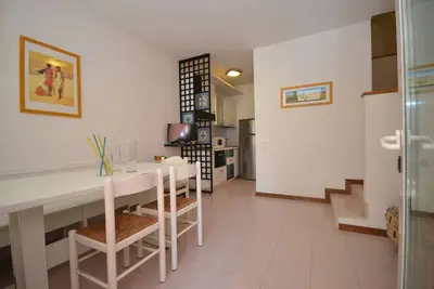 Image de Villa moderne et lumineuse avec jardin par Beahost Rentals