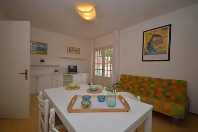 Image de Superbe appartement de quatre pièces dans une résidence avec piscine par Beahost Rentals