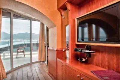 Image de Studio avec balcon et plage privée