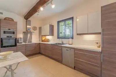 Image de Charming 3 Br Farmhouse on Idyllic Estate: Ac, WiFi, near St Remy de Provence