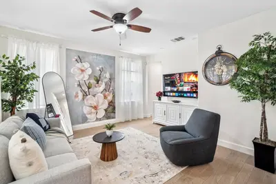 Image de This house is a 4 bedroom(s), 2. 5 bathrooms, located in Concord, Ca.