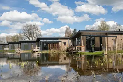 Image de Chalet for 4 people on a water feature