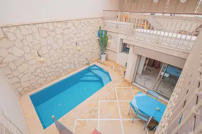 Image de Villa avec piscine Ă 10min des plages!