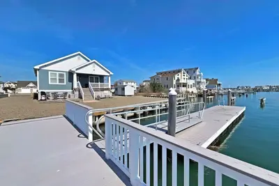 Image de Stunning Bayfront Home in a prime location near Avalon!