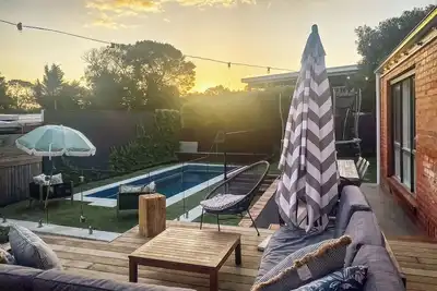Image de Home and heated pool amongst the estuary of Mount Martha, 900 m from the beach!
