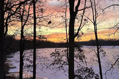Image de Lake Palestine Paradise. Charming 2-bedroom, 1-bath cottage in Warsaw.
