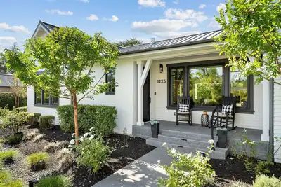 Image de In-Town Hideaway on Quiet Lane