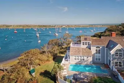 Image de New for 2025! Lovely home with heated pool, dock and the best views! Rpms158