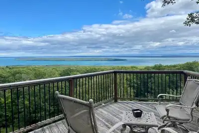 Image de The Wright House - Bayfield retreat space! Sleeps 14