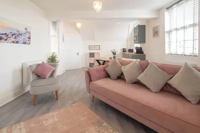 Host & Stay | The Crow's Nest