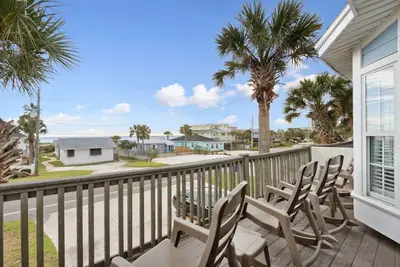 Image de 2919 S Fletcher - Townhome with Peek-a-boo Ocean Views, Steps to the Beach