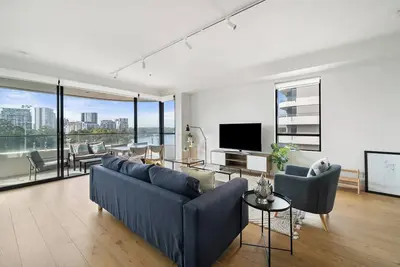 Image de The Grove Convenient Riverside Living