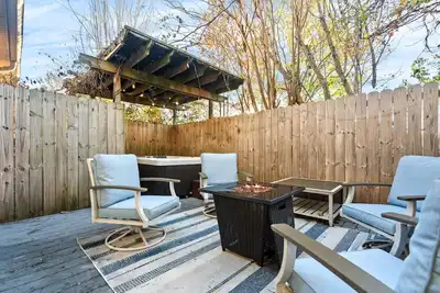 Image de Cozy Home, HotTub, Prime Location