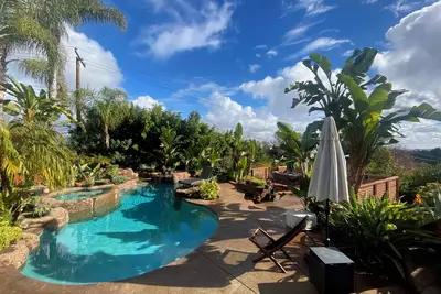 Image de Private, serene oasis with heated Pool/Spa, Gym, Office. 5 min to Rose Bowl
