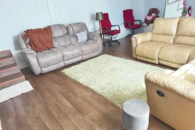Image de Beautiful and Spacious 3-bedroom apartment in charming Bowling Green.